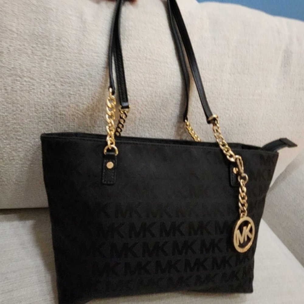 Like New Michael Kors Jet Set Chains Shoulder Bag Tote Purse